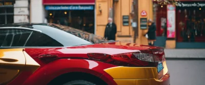 Brise-vitre auto : l&rsquo;outil de sécurité indispensable en voiture